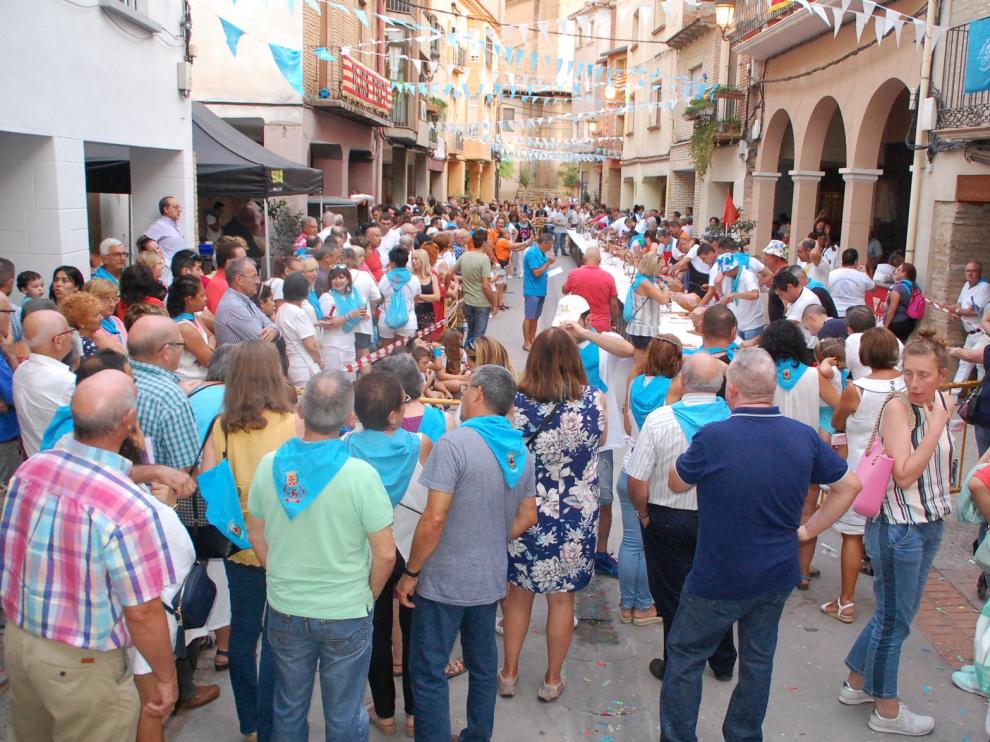 Sariñena disfruta con el concurso de cortadores de jamón