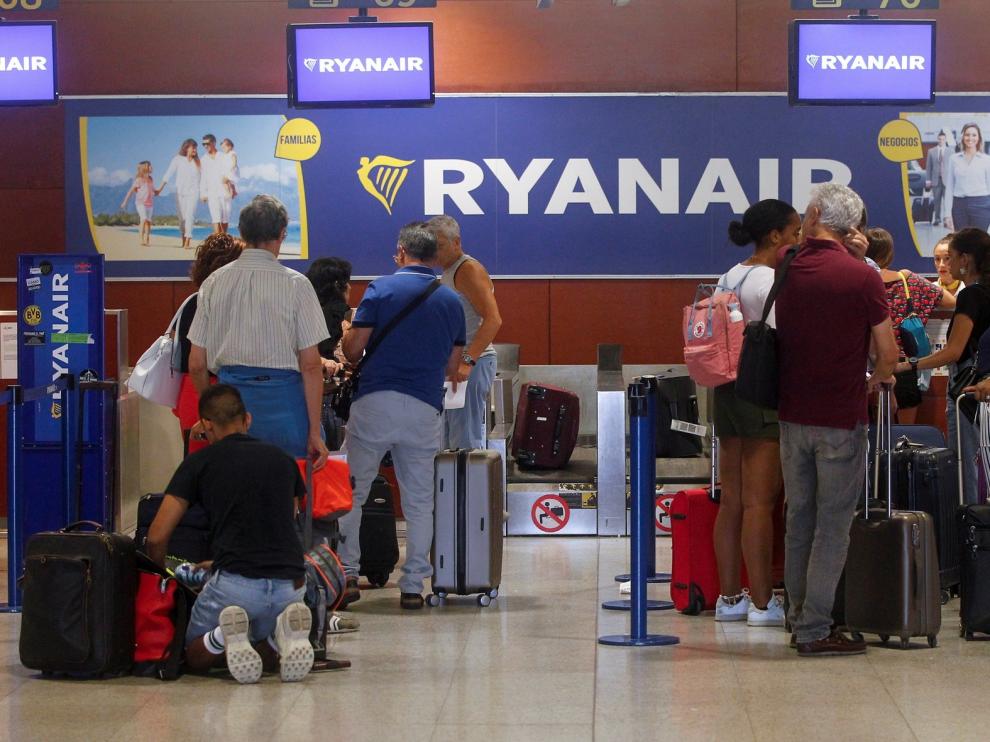 Problemas en el espacio aéreo galo se unen al paro de Ryanair