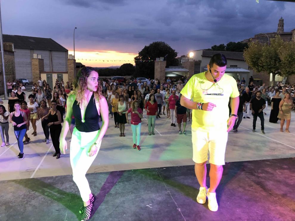 Más de medio millar de bailarines y espectadores en el I Festival Fonz Latino