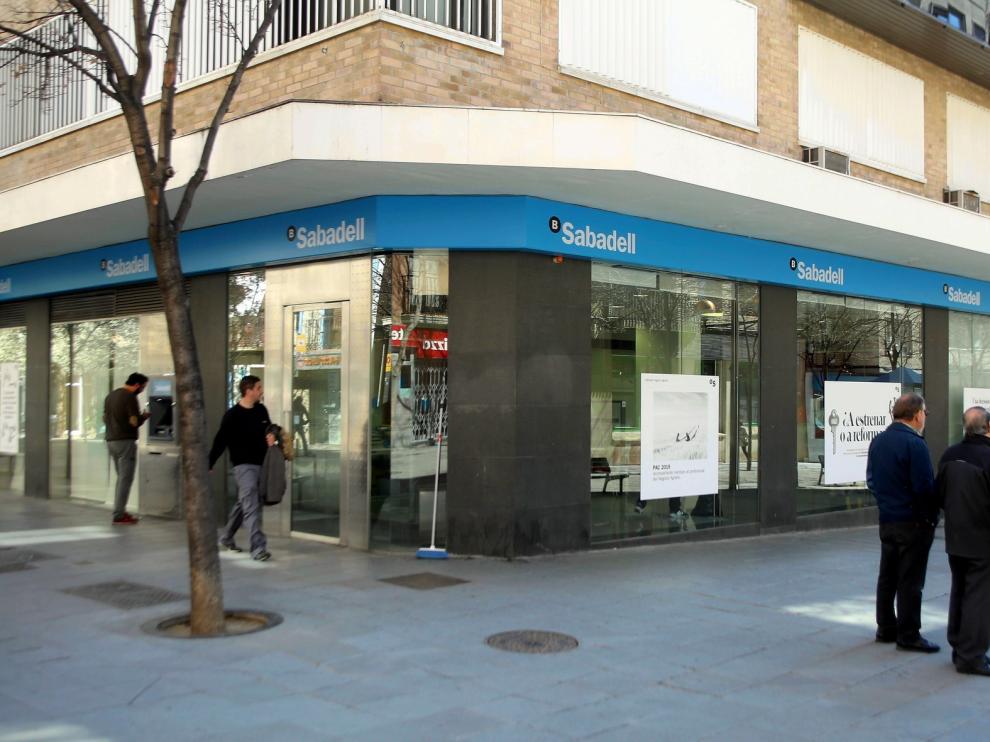 Fallece el acusado de intentar atracar la sede del Banco Sabadell de Huesca