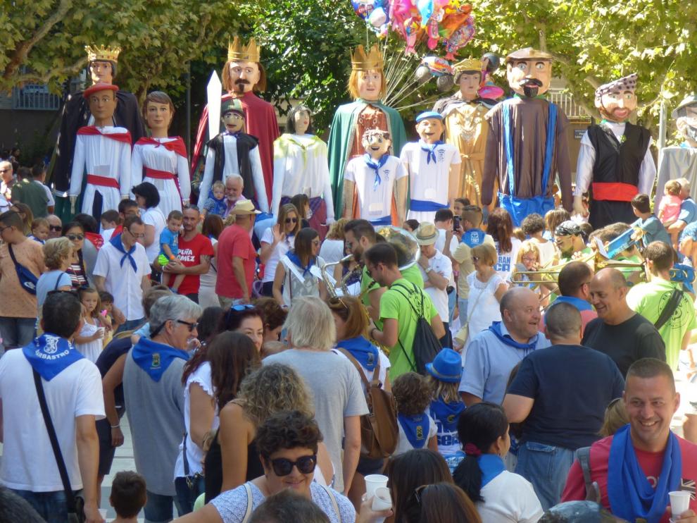 División de opiniones en Barbastro sobre la retribución por llevar cabezudos
