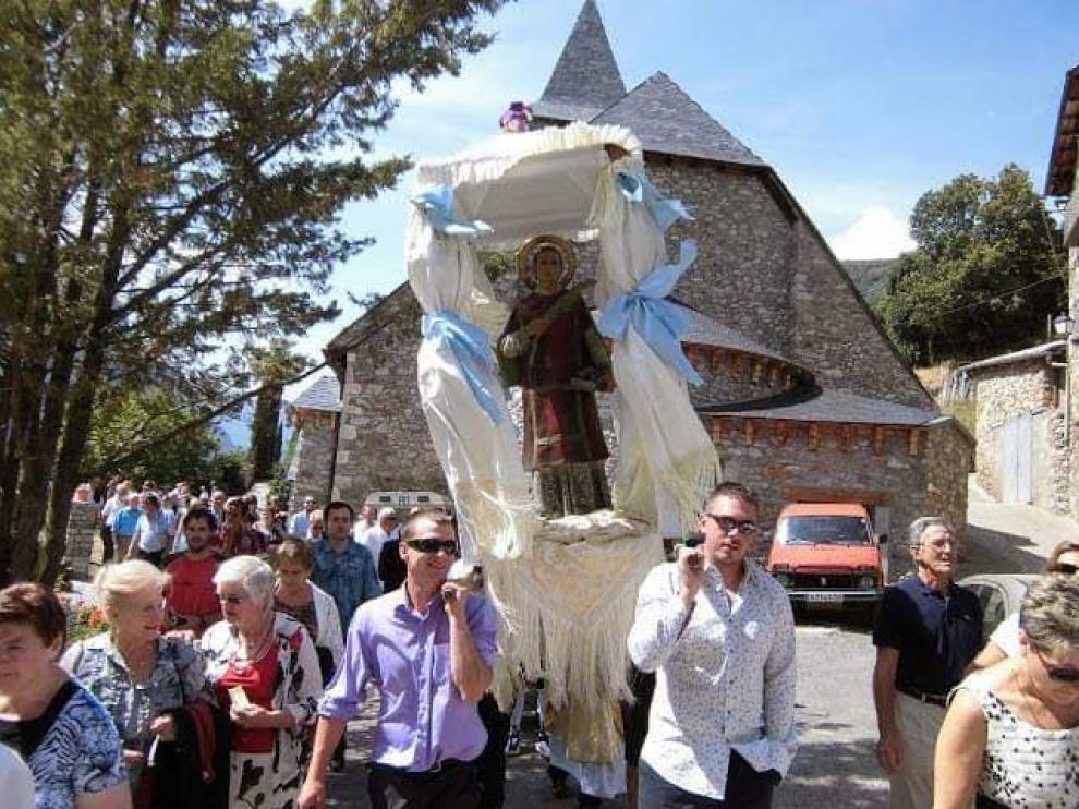 Plan celebra este viernes la procesión por las calles con el traje chistabino