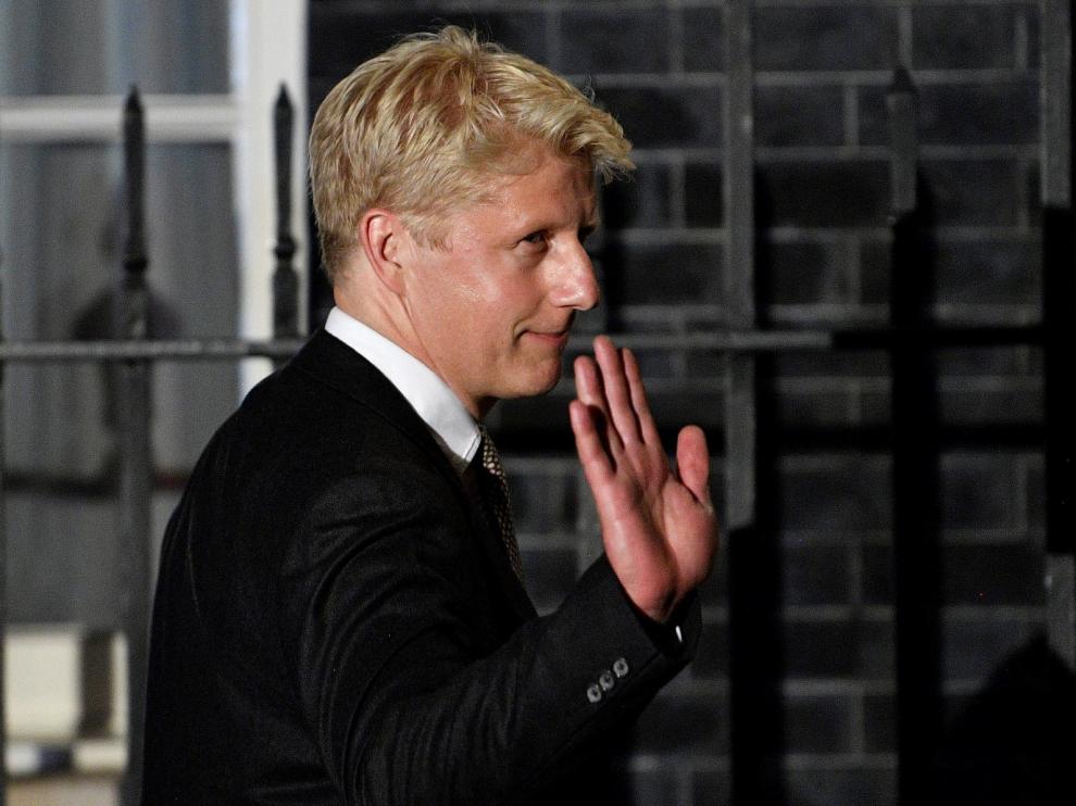 El hermano de Boris Johnson dimite por "interés nacional"
