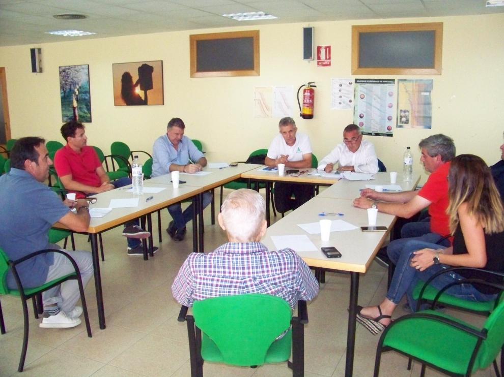 Asaja anuncia movilizaciones por la crisis del sector de la fruta dulce