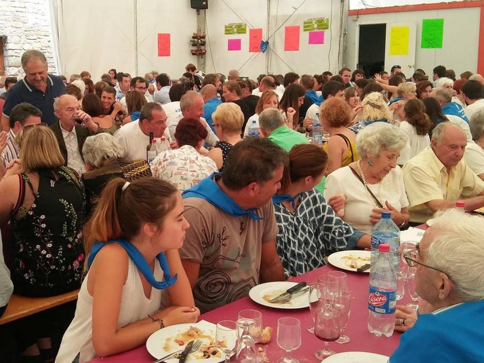 La comida popular y la misa baturra animarán este domingo el día grande de Villanúa