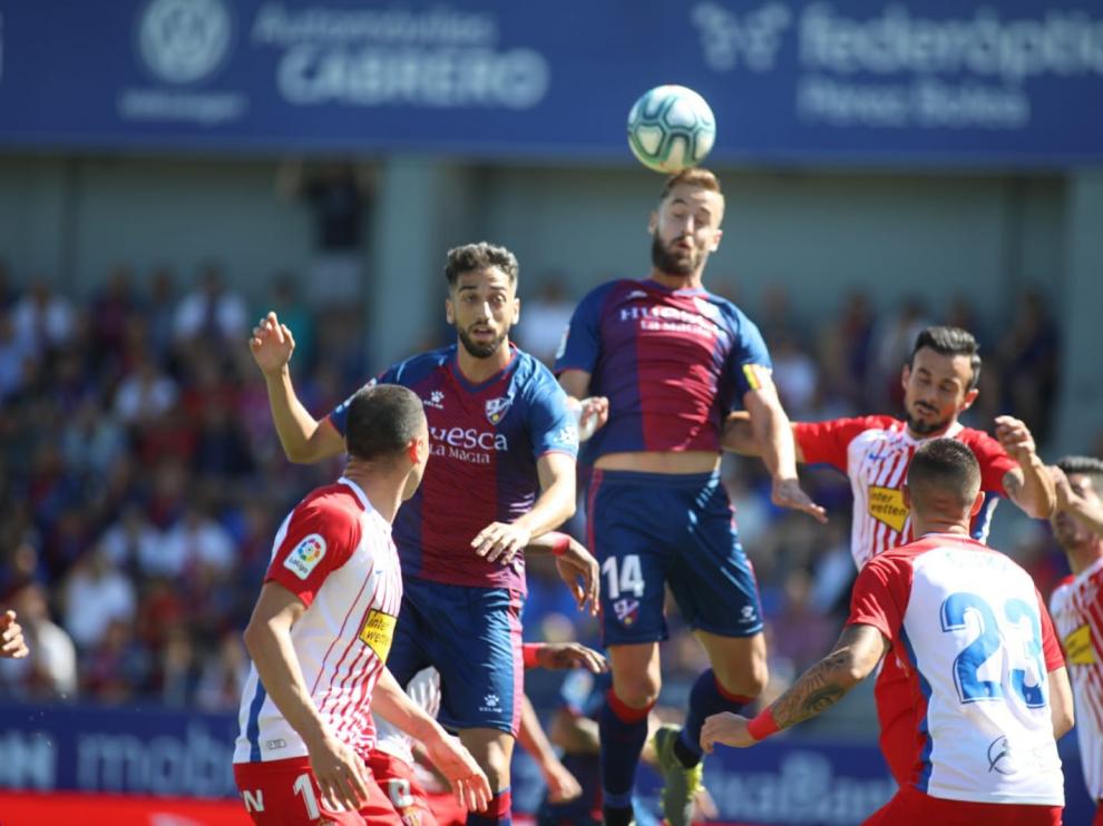 Raba y Yáñez dan los tres puntos al Huesca