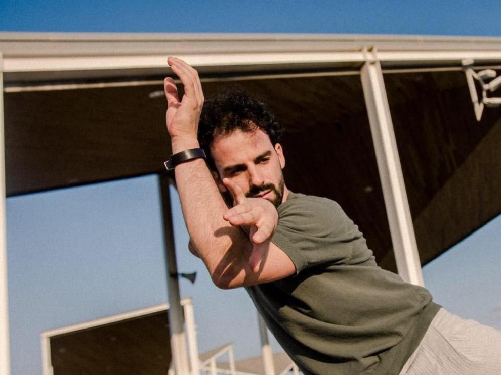 Adrián Vega: "Nos gusta el drama, las sombras y dar vueltas, muchas vueltas"