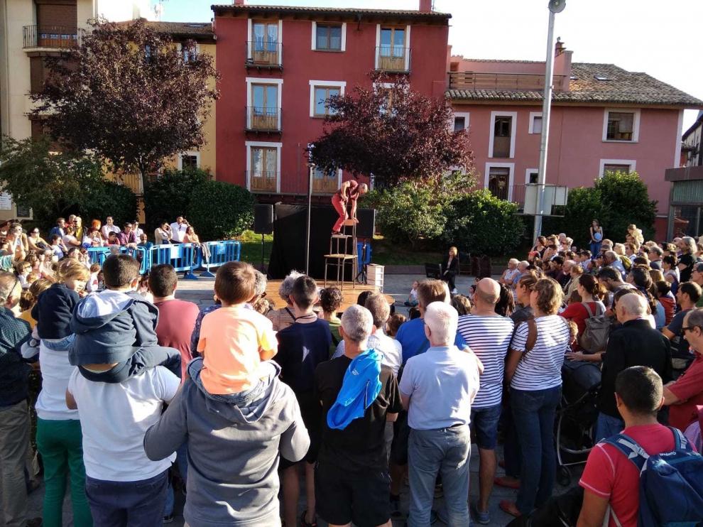 Daraomaï y sus Cuerpos de Madera toman la plaza Biscós de Jaca