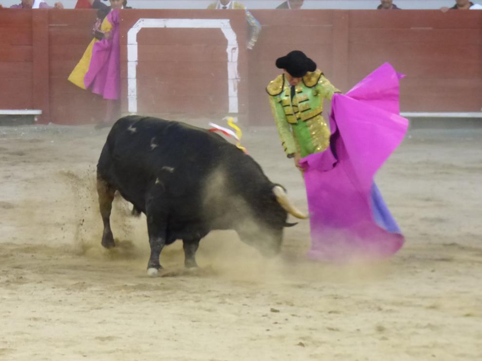 Gómez del Pilar sale a hombros en Barbastro al cortar tres orejas