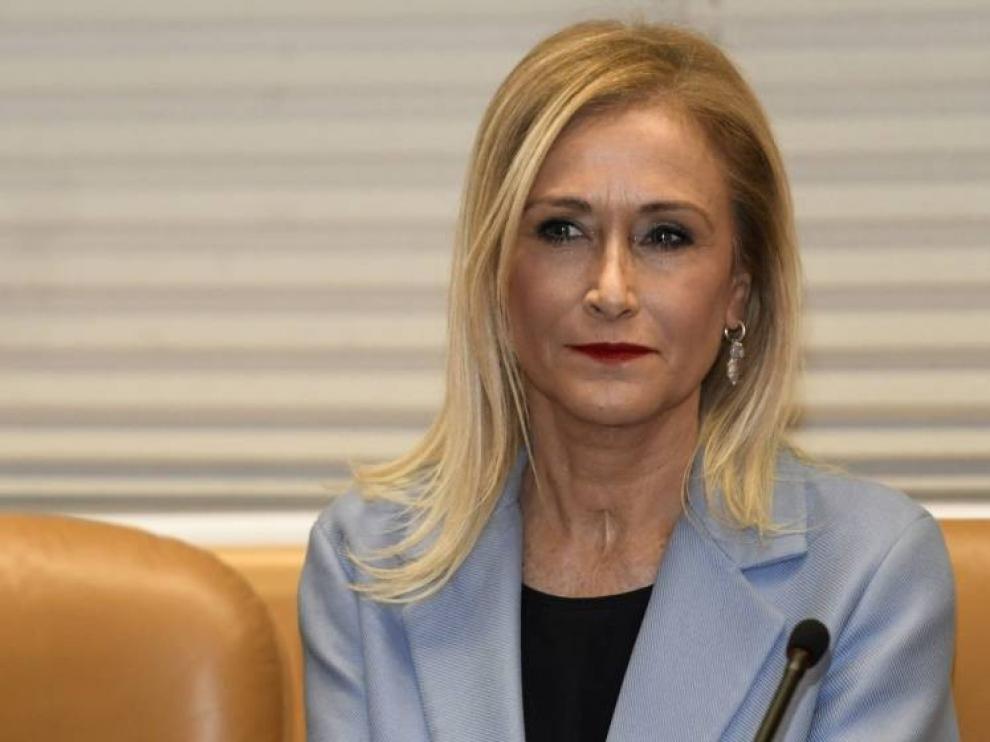 Cifuentes dice que su dimisión fue "planificada" por empresarios y políticos