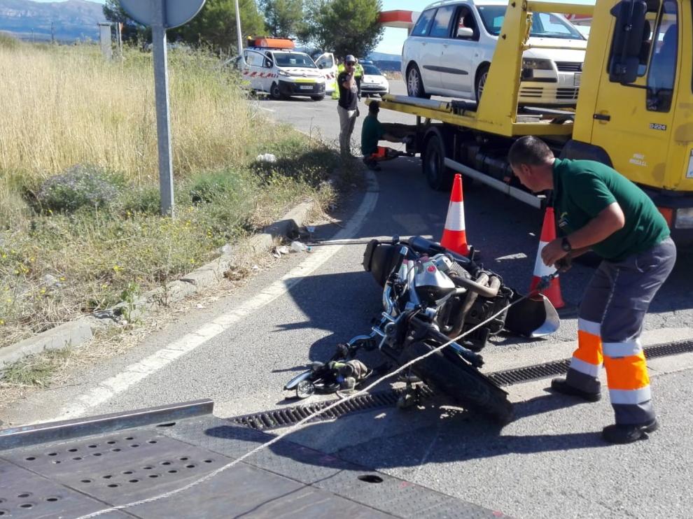 Un herido, en una colisión por alcance entre un coche y una moto en el Estrecho Quinto