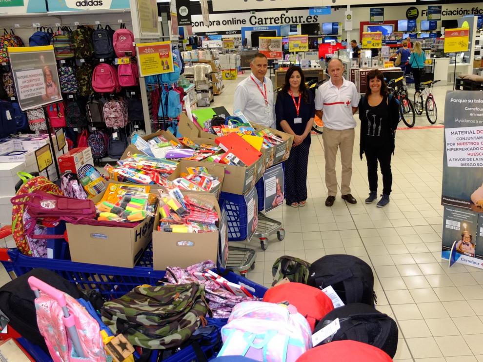 Carrefour y Cruz Roja de Huesca recogen material escolar a favor de la Infancia en Riesgo Social