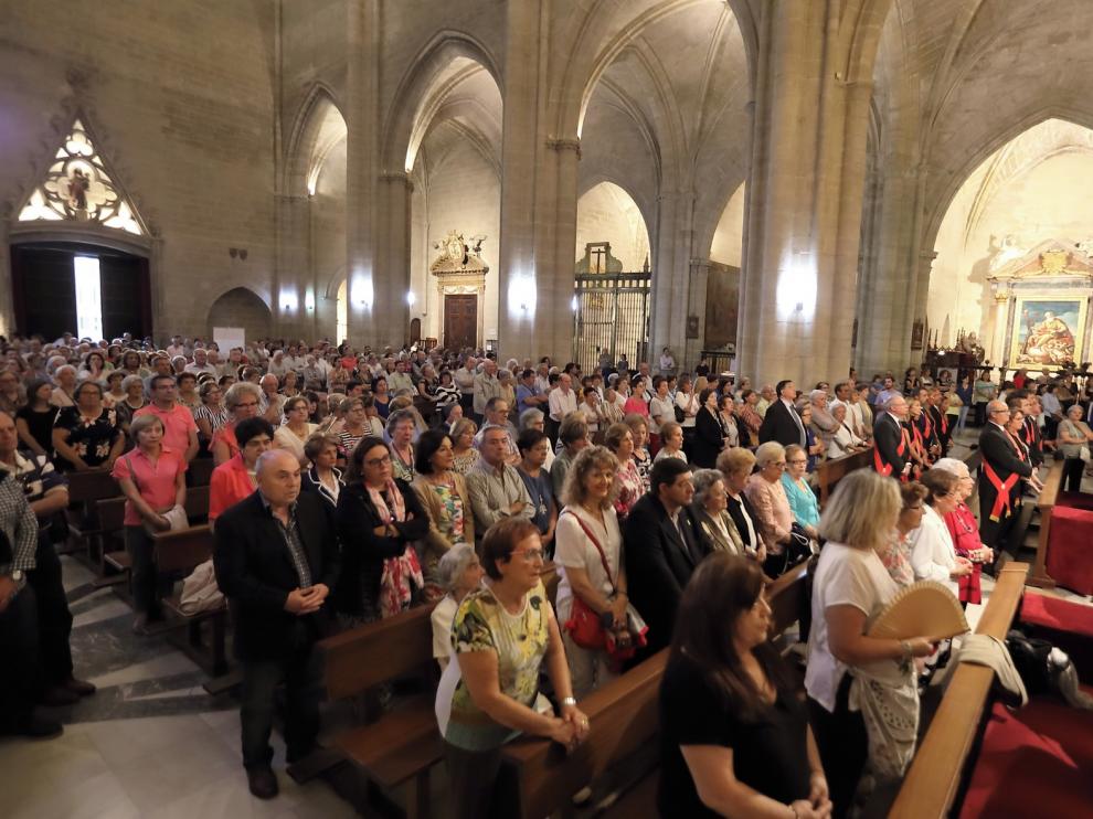 Centenares de altoaragoneses muestran su devoción por el Santo Cristo de los Milagros