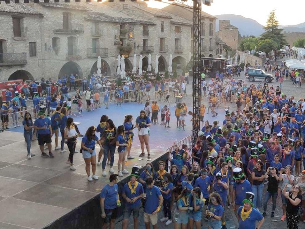Una ofrenda floral a la Cruz del Sobrarbe, la gran novedad de las fiestas de Aínsa