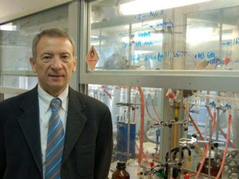 Luis Oro, primer no británico que recibe el Premio Lord Lewis
