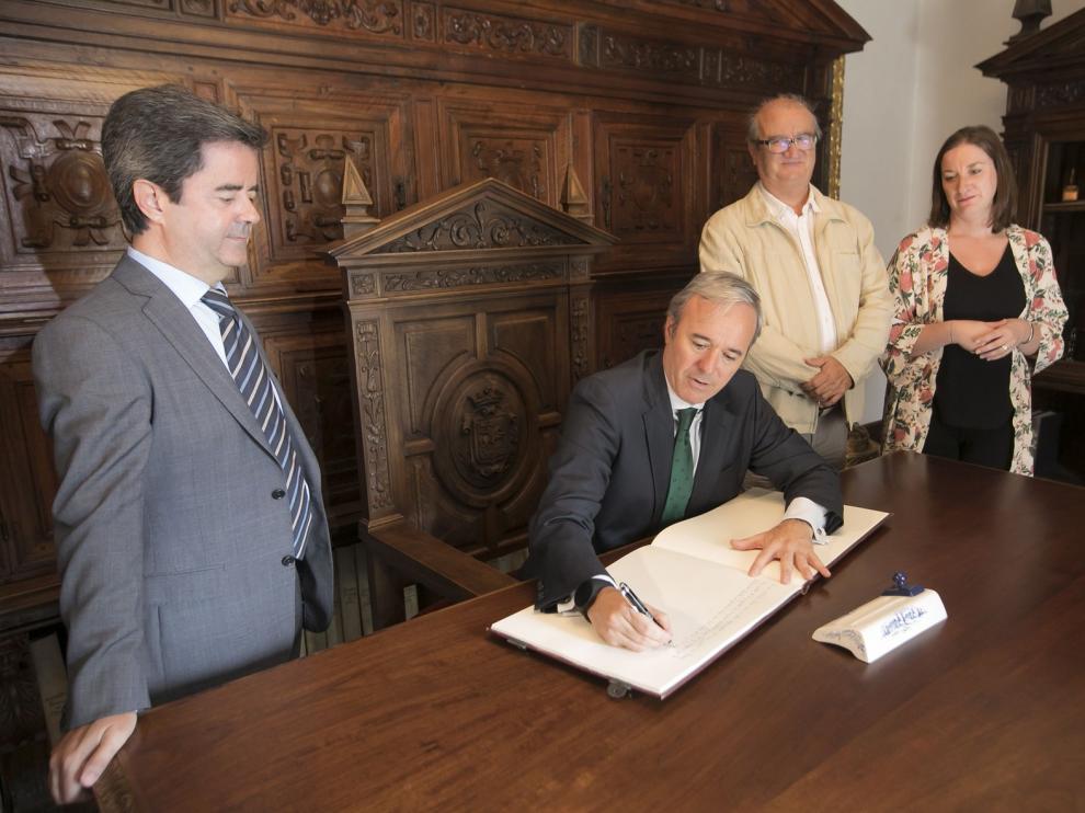 Unidad entre los ayuntamientos de Huesca y Zaragoza para potenciar el turismo y el corredor económico