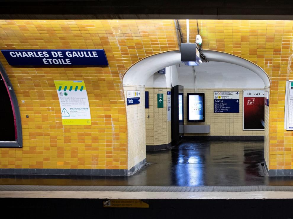 París vive un "viernes negro" por la huelga del transporte urbano