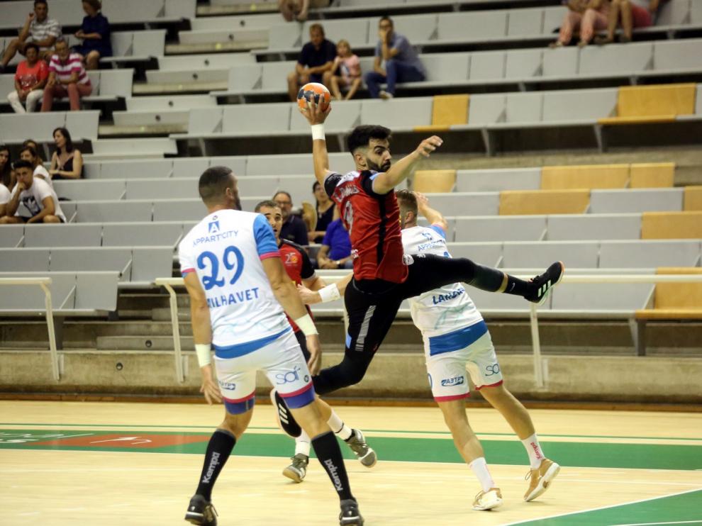 Bada Huesca se estrena en casa con un duelo duro y atractivo