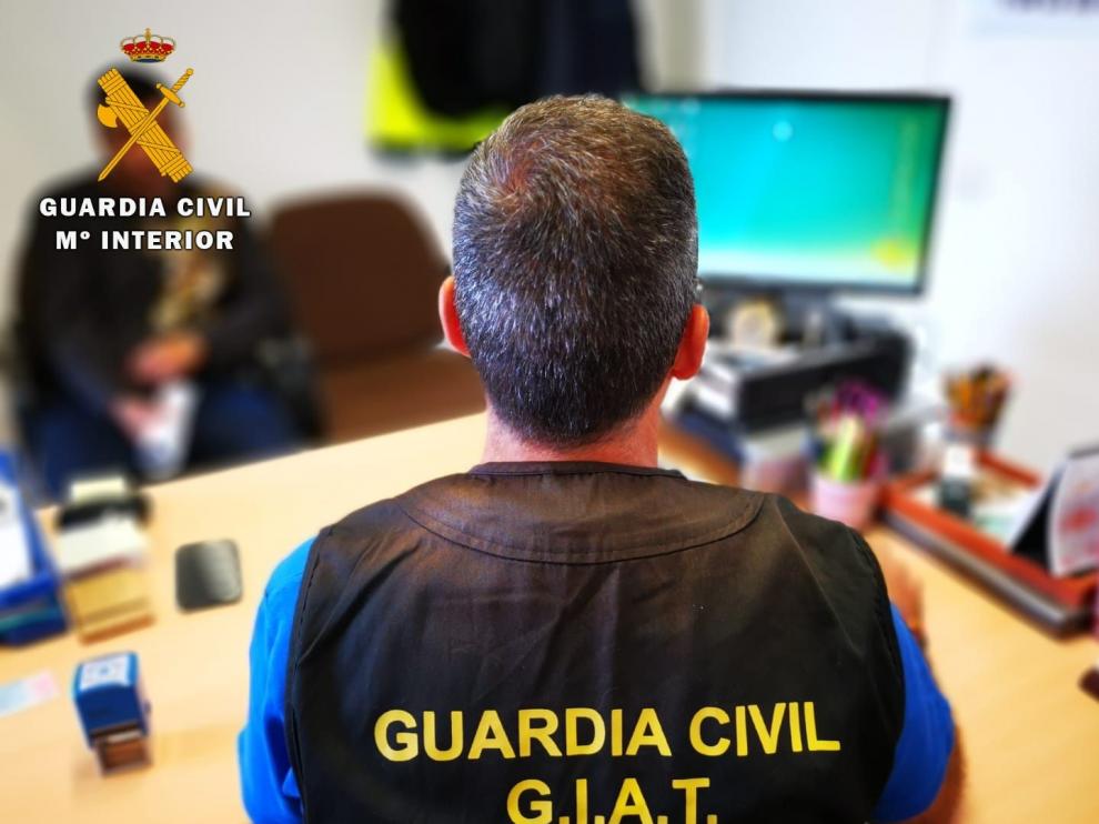 Investigan a dos personas por suplantar su identidad en las pruebas teóricas del permiso de conducir