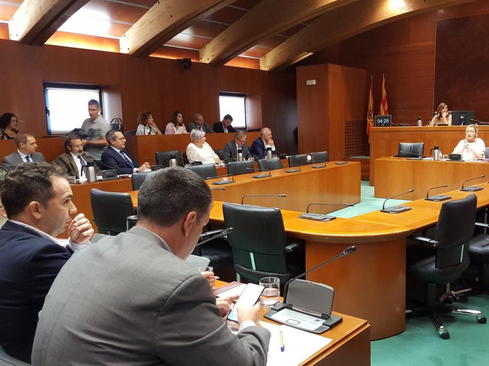 Gastón fija la creación de empleo de calidad y la agilidad administrativa como principales retos para esta legislatura