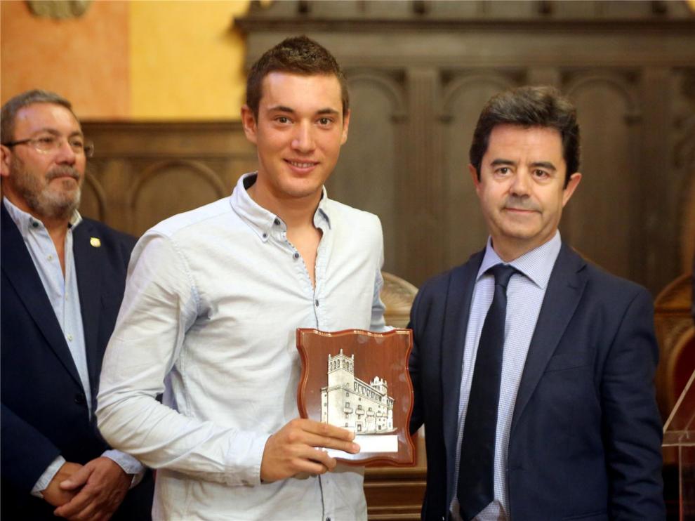Huesca reconoce la gran Vuelta a España de Fernando Barceló