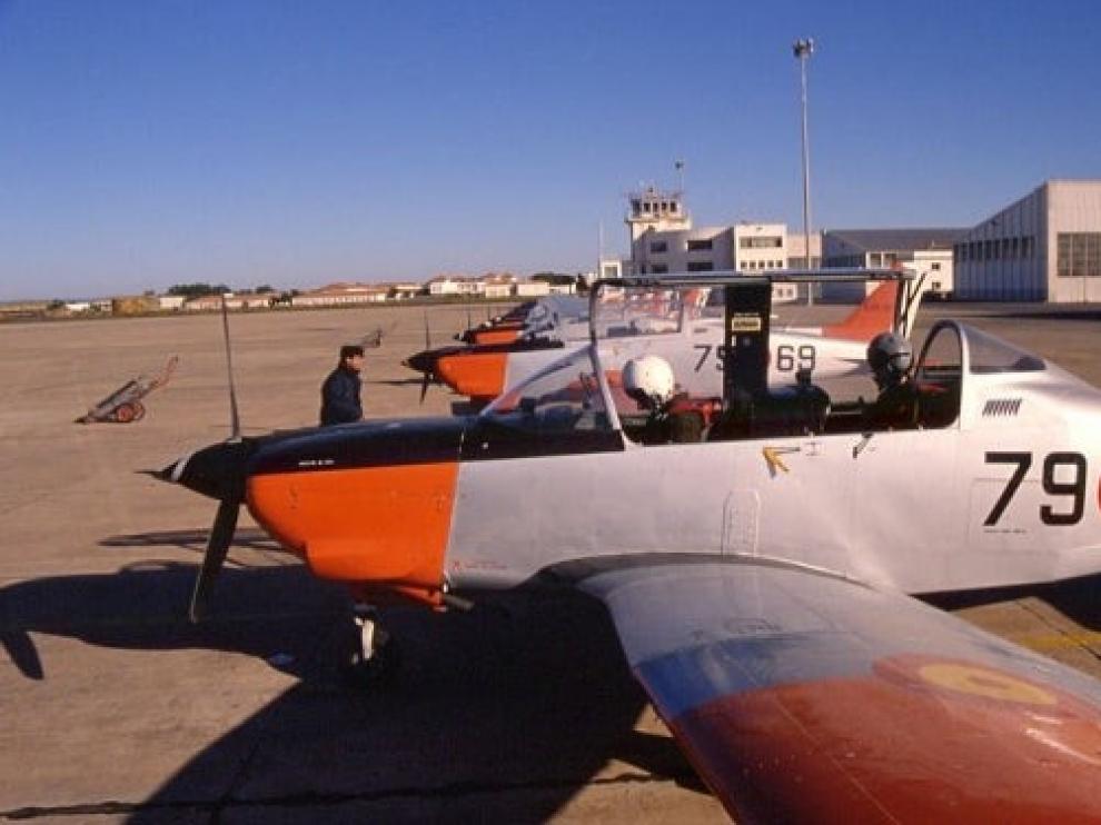 Un avión de enseñanza del Ejército del Aire se estrella en el Mar Menor y buscan a la tripulación