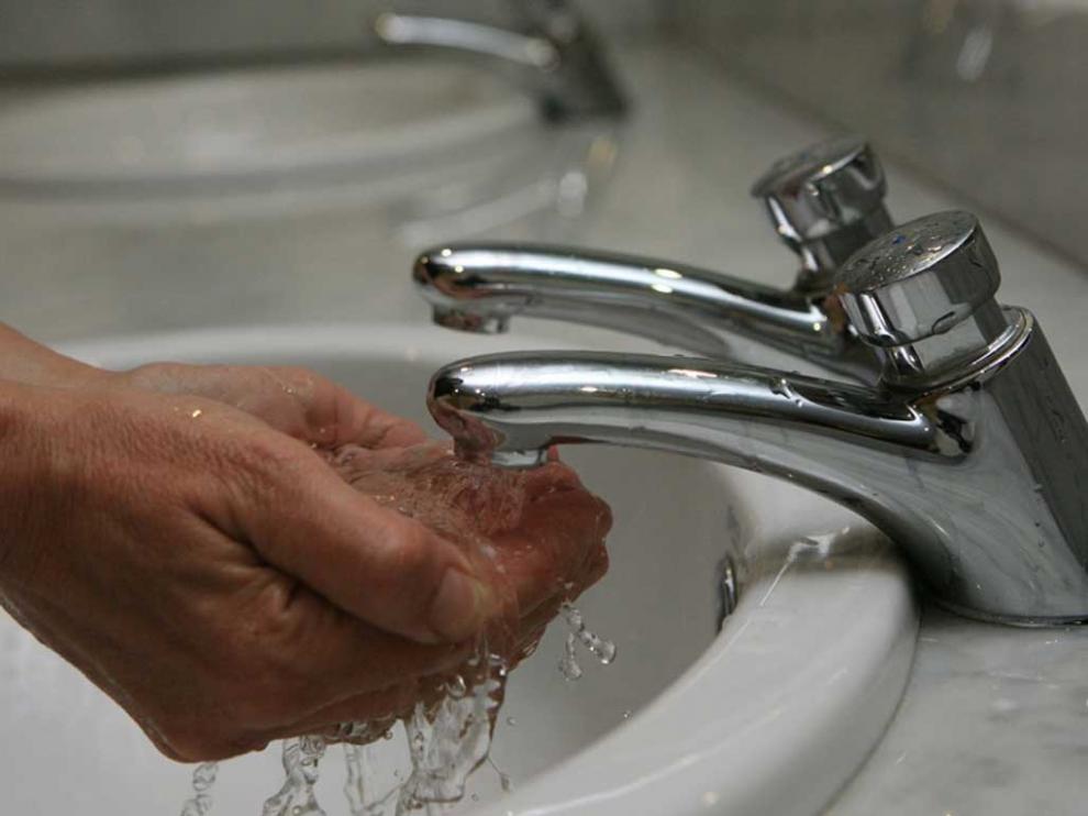 Corte de agua en las calles Baltasar Gracián y San José de Calasanz