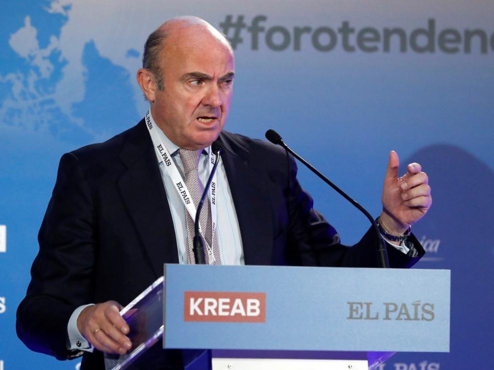 De Guindos considera necesario aplicar una política fiscal común