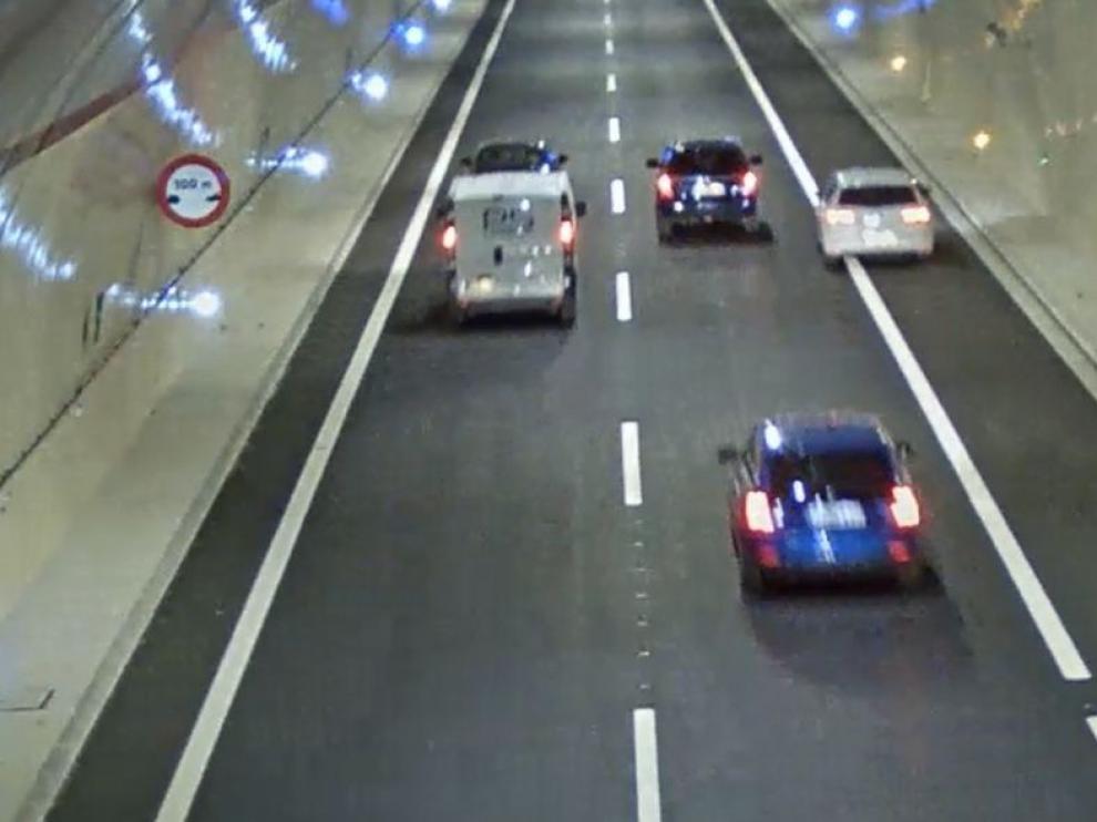 Adelanta de forma temeraria dentro de un túnel del Monrepós y pone en riesgo a otros conductores