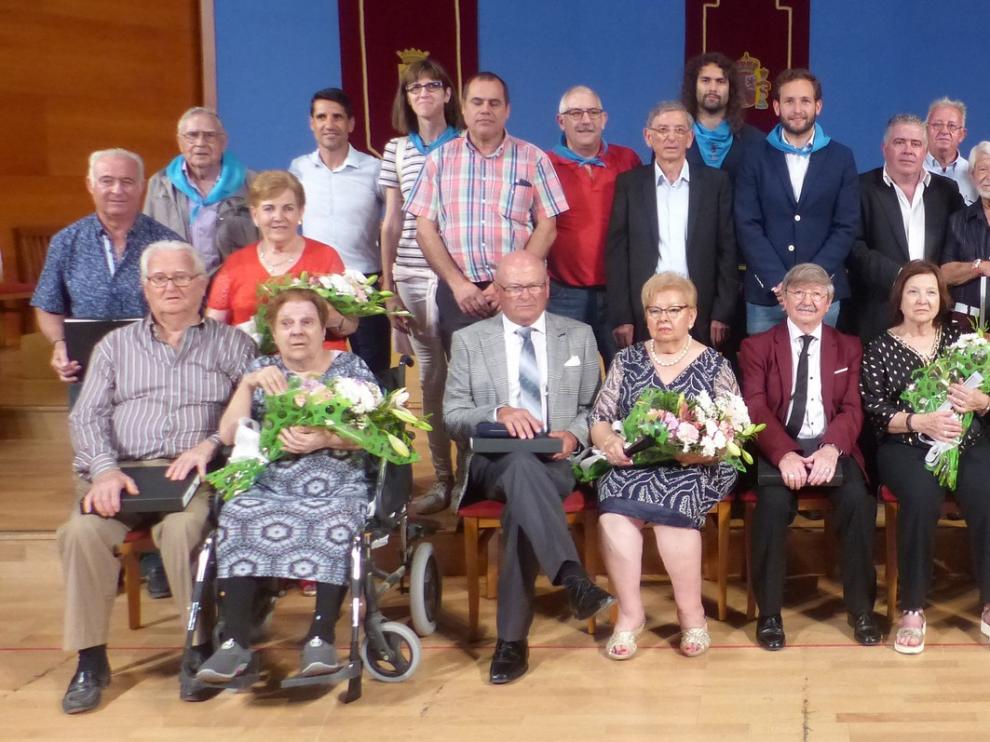 Monzón rinde un emotivo homenaje a sus mayores
