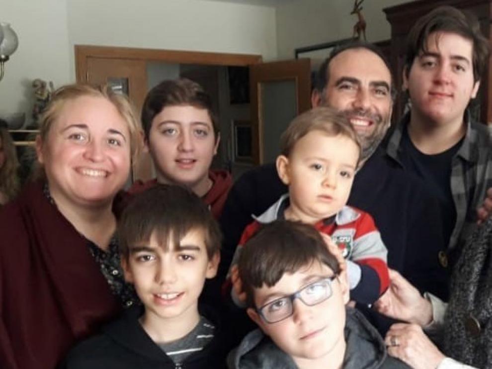 La oferta de un piso municipal atrae a una familia numerosa a Asín de Broto