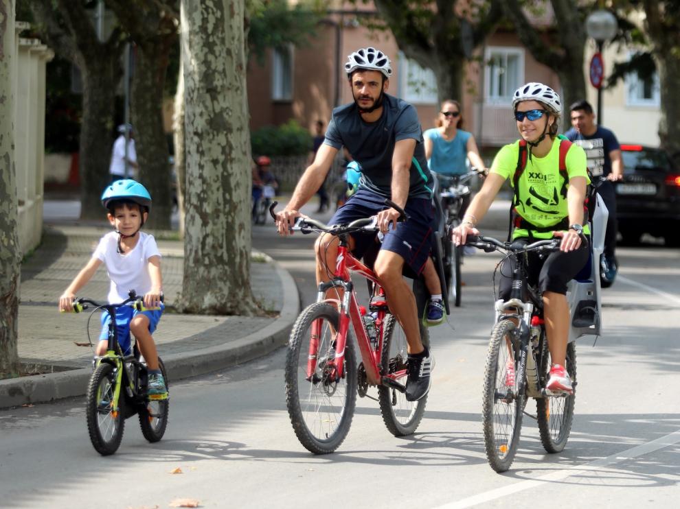 La bici aprovecha su día para reivindicar un mayor uso y mejor convivencia en las calles