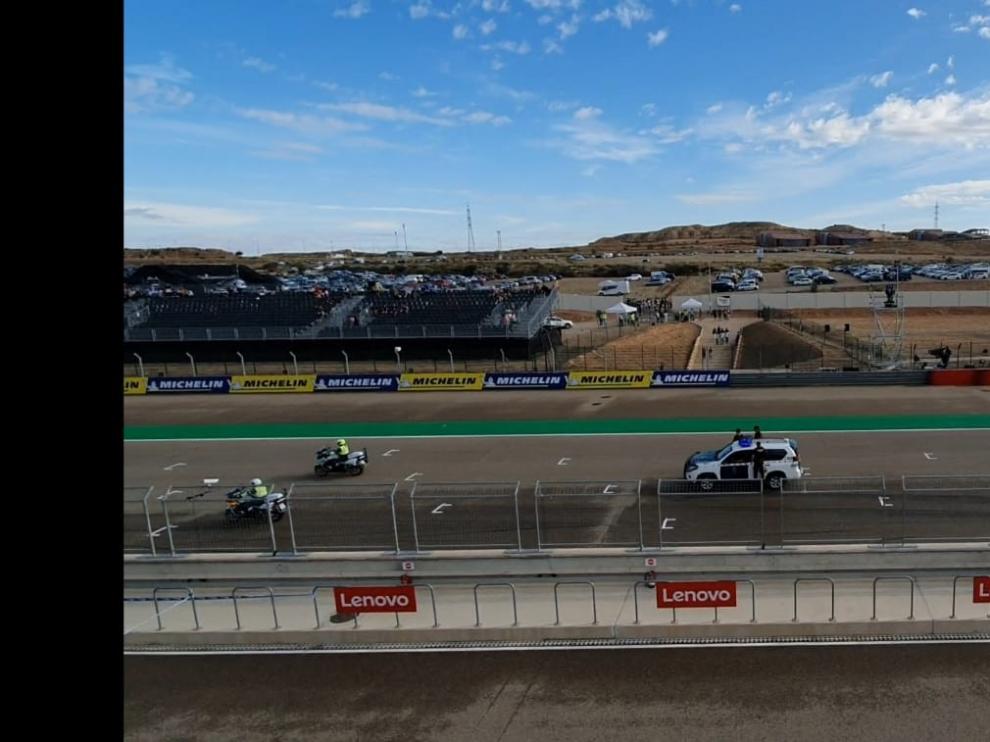 La Guardia Civil realiza una vuelta de honor en el Gran Premio de MotoGP en Alcañiz con motivo de su 175 aniversario