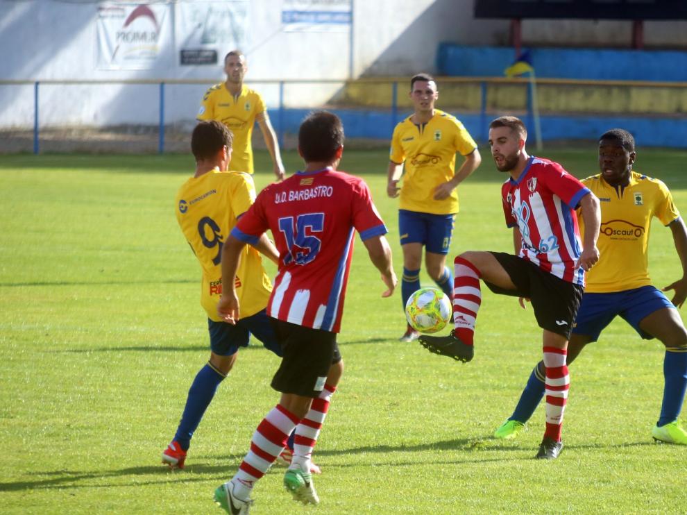 El Barbastro remonta en un final de partido loco