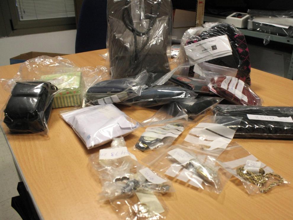La oficina de objetos perdidos de Huesca recibe una media de 500 a 600 al año