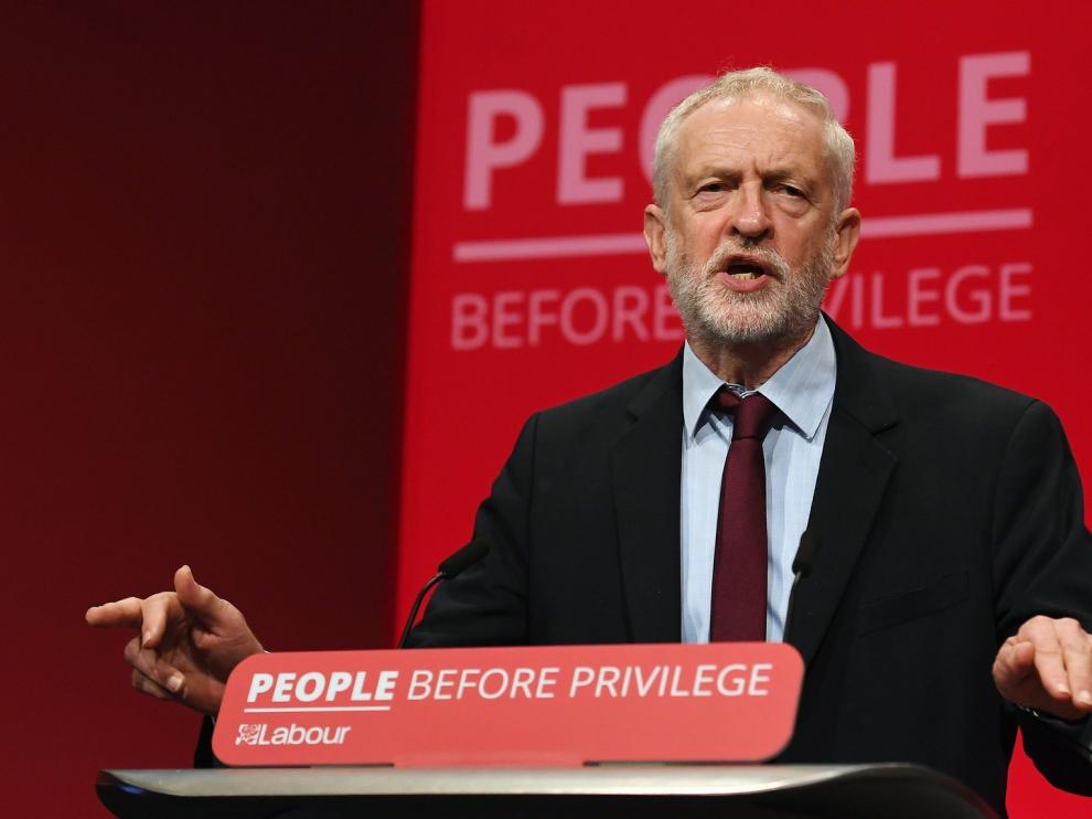 Corbyn pide la dimisión de Johnson y que se reanude el Parlamento