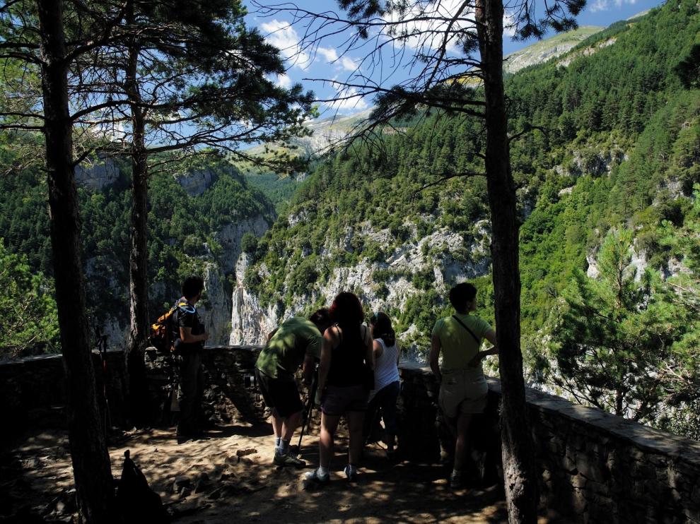 El Geoparque organiza rutas para conocer la comarca de Sobrarbe durante el otoño