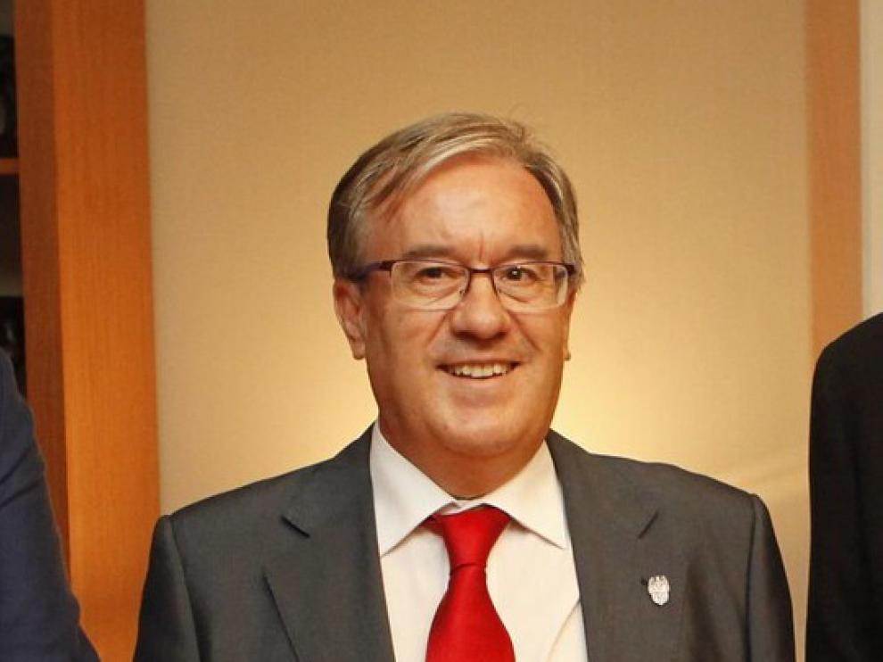 Apuesta por involucrar a todos en la atención a los mayores solos