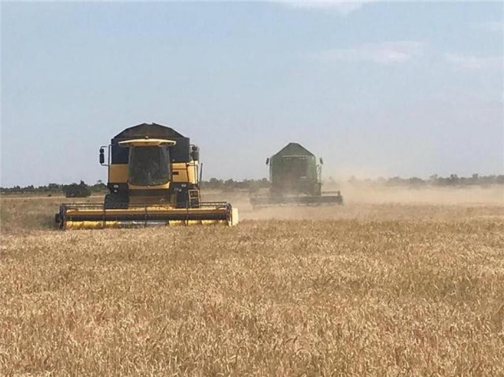 CCOO Industria, Fica UGT y Asaja firman el convenio agropecuario de Huesca