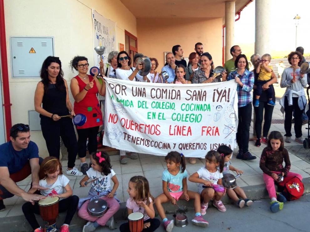 Los padres denuncian la aparición de un plástico en la comida del colegio de Santa Cilia