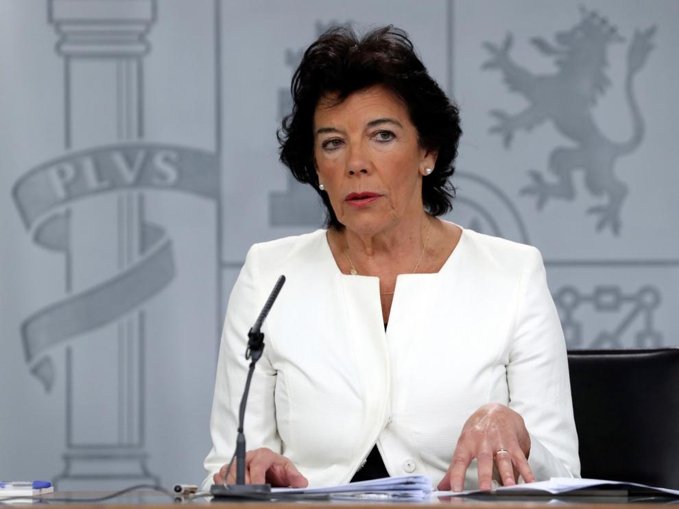 Celaá insta a Torra a condenar el terrorismo "con claridad"