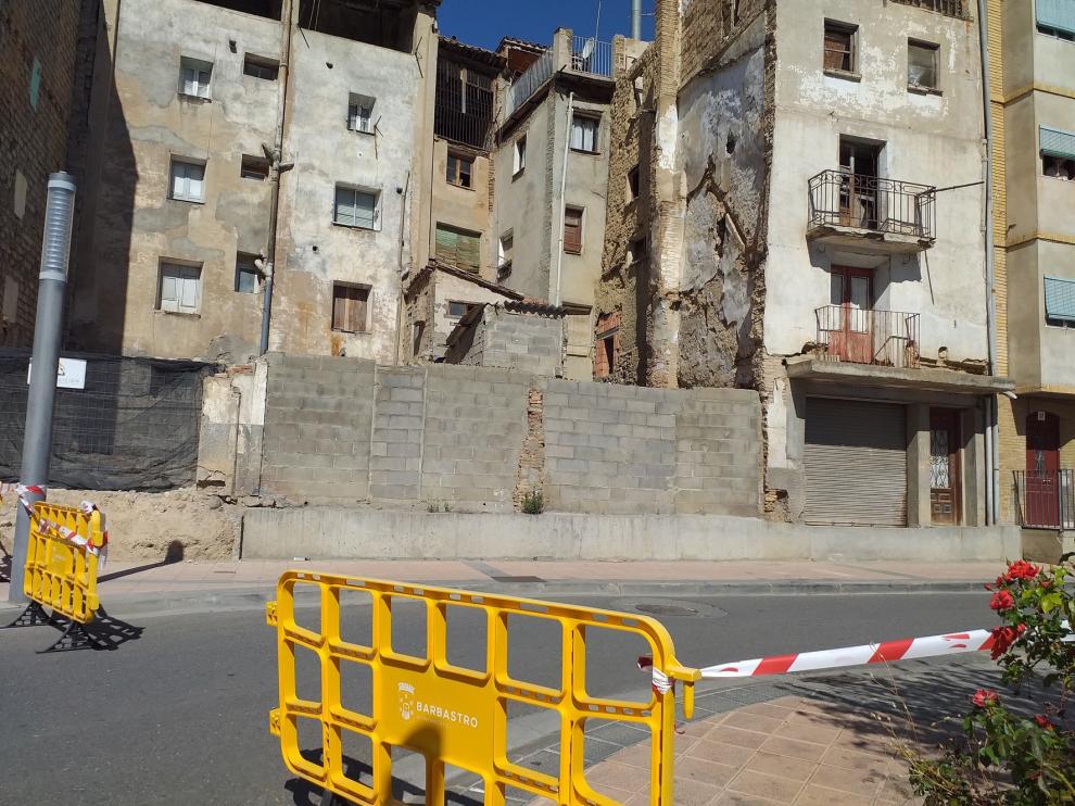 El Ayuntamiento de Barbastro ordena la demolición de una casa en estado de ruina