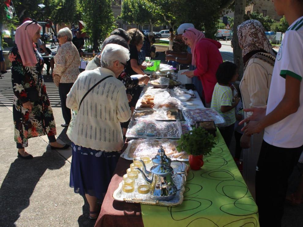 Ayerbe se convierte en capital de la diversidad en una animada jornada