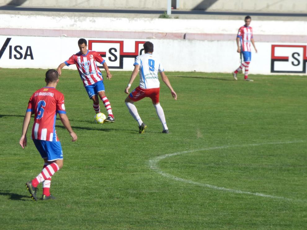 El Sariñena tira de oficio y juego práctico y sigue en lo más alto