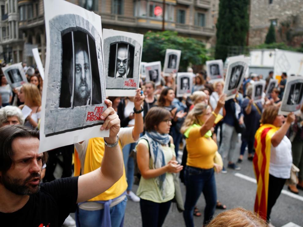 Independentistas cortan las principales calles de Barcelona tras la sentencia