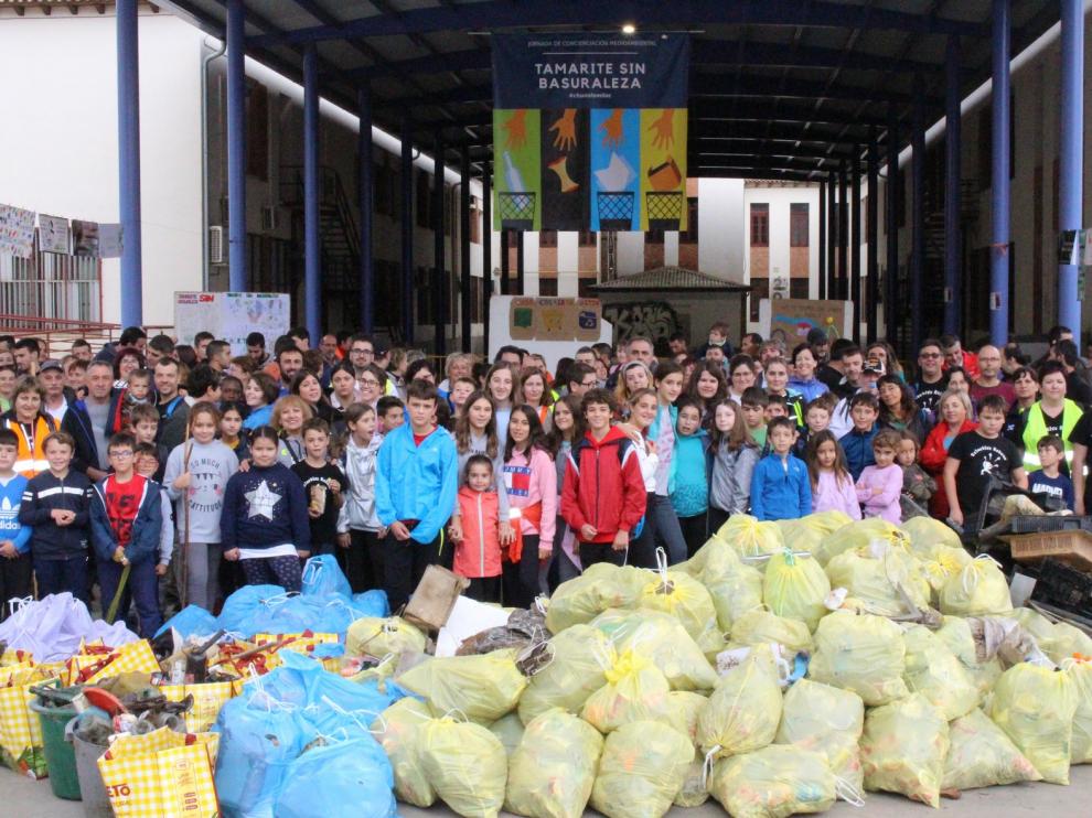 Tamarite combate la basura de su entorno
