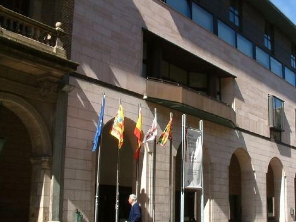A juicio la reserva a militares para bomberos de la Diputación de Huesca