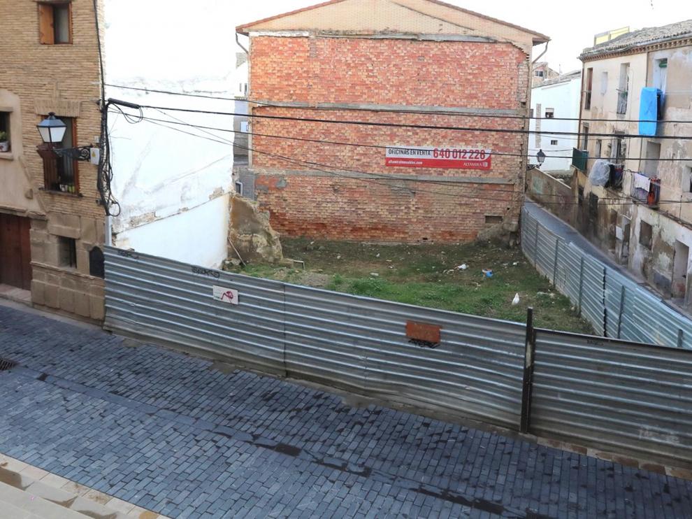 Asociación de Vecinos Osce Biella: "Tenemos un barrio lleno de cadáveres, los solares"