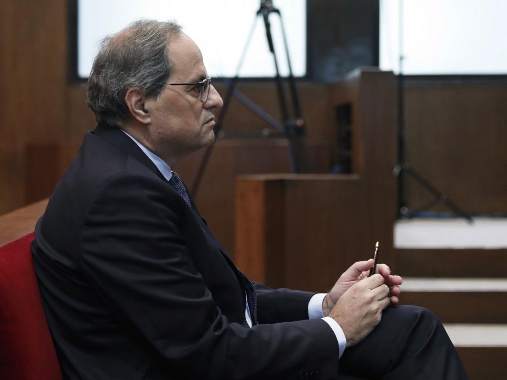 El TSJC inhabilita a Torra un año y medio por desobedecer al mantener el lazo en la Generalitat