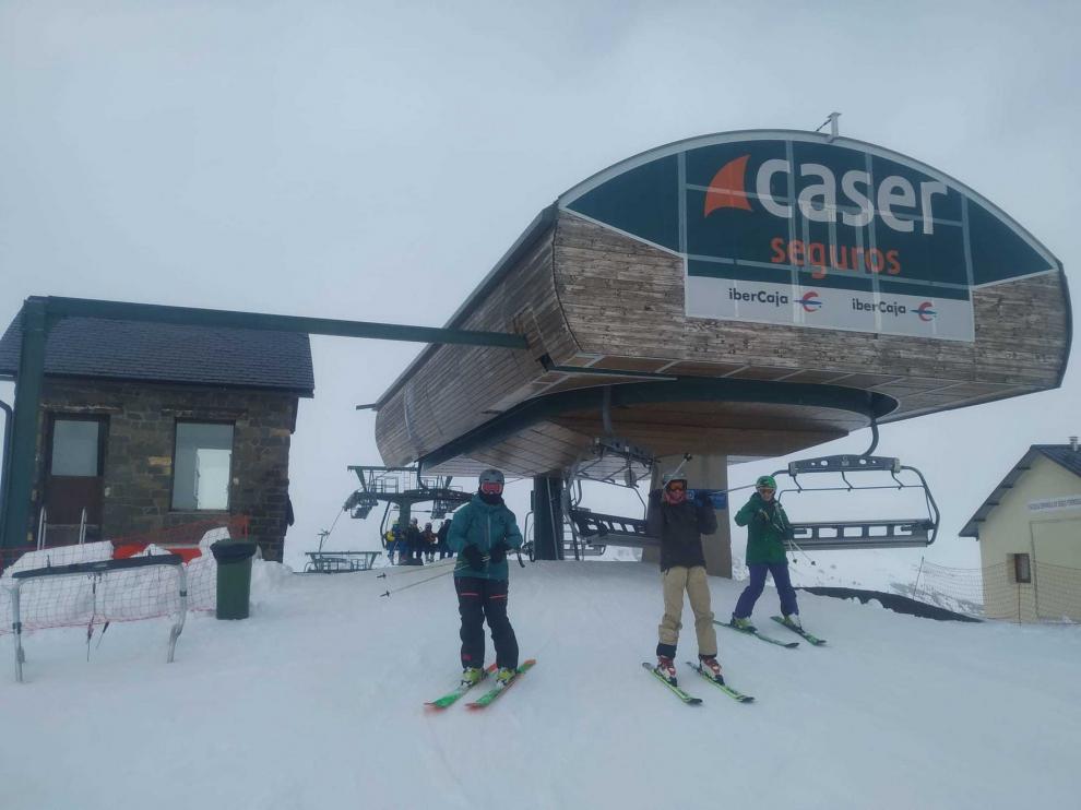 Afluencia moderada de esquiadores a la provincia de Huesca para cerrar el mes de noviembre